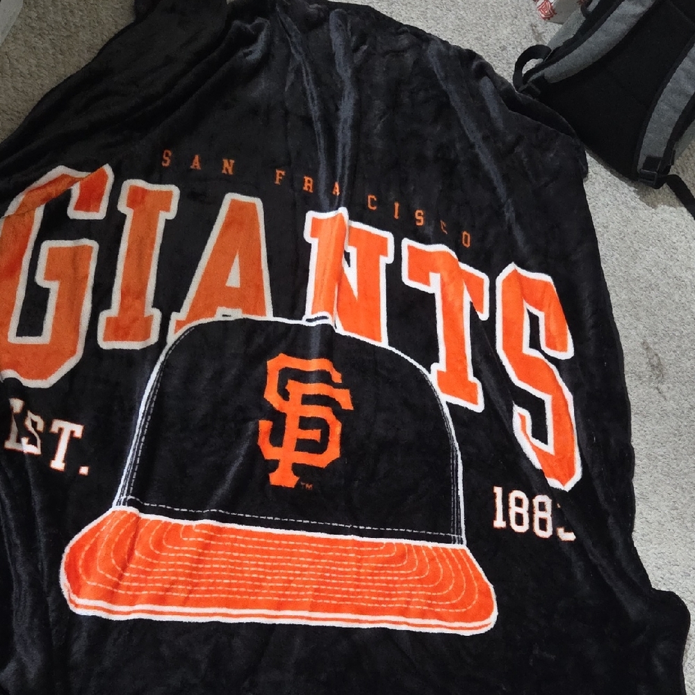 San Francisco Giants Blanket with Cap Design